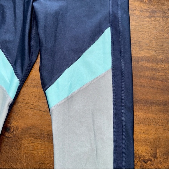 Under Armour Capri Leggings Compression Heat Gear Navy Blue and Gray Size Large - Picture 4 of 9